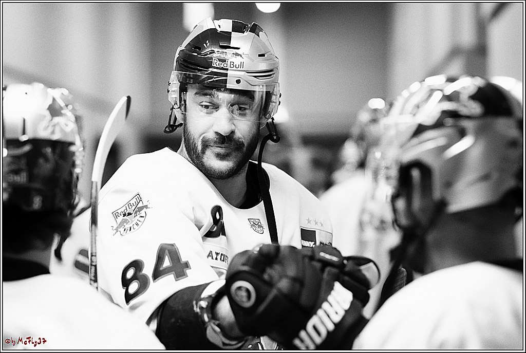 PENNY DEL Viertelfinale 4. Spiel; Duesseldorfer EG - Red Bull Muenchen; Duesseldorf, 16.04.2022